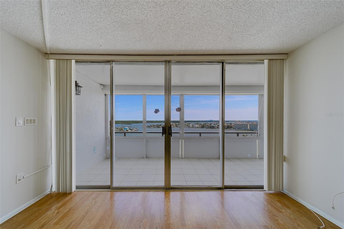 17920 GULF BOULEVARD — photo 12 of 48