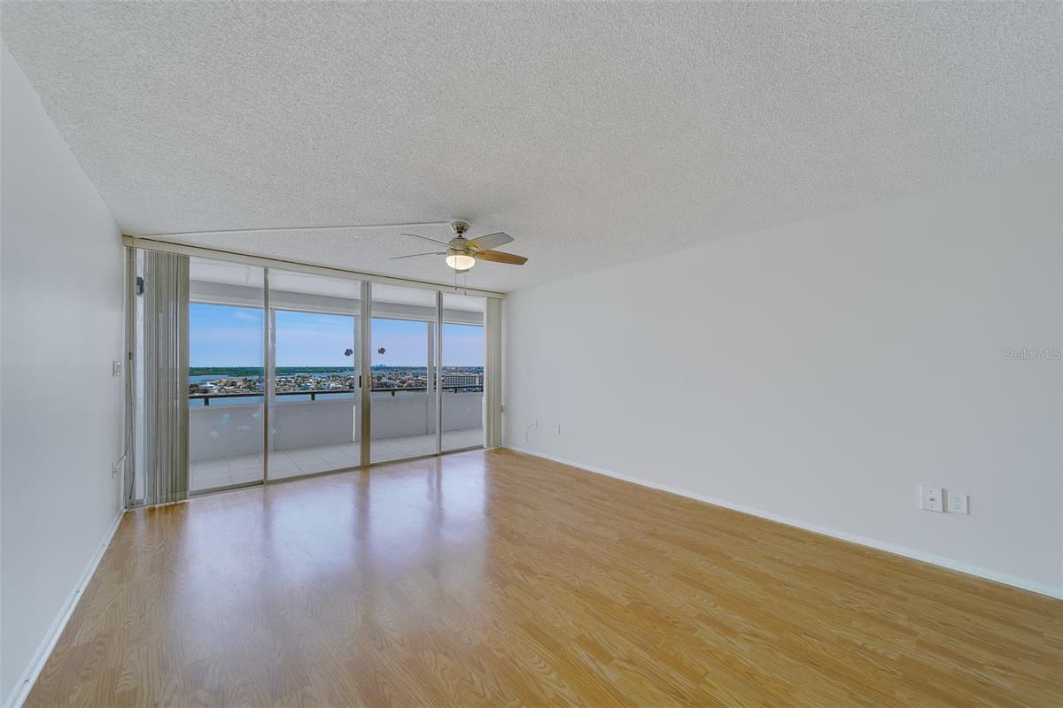 17920 GULF BOULEVARD — photo 11 of 48