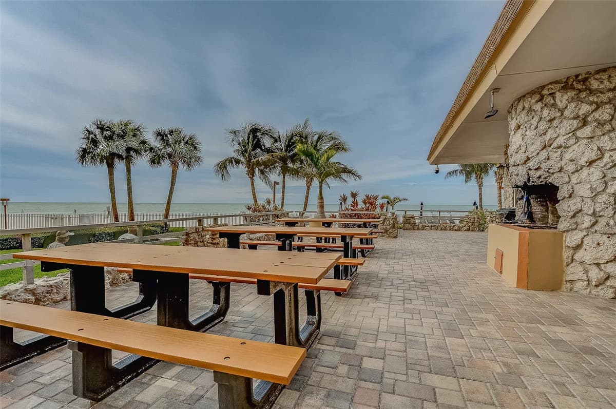 17920 GULF BOULEVARD — photo 34 of 48