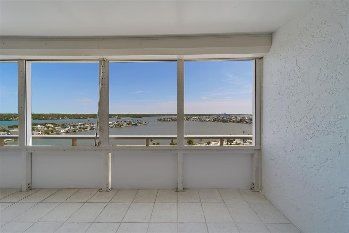 17920 GULF BOULEVARD — photo 22 of 48