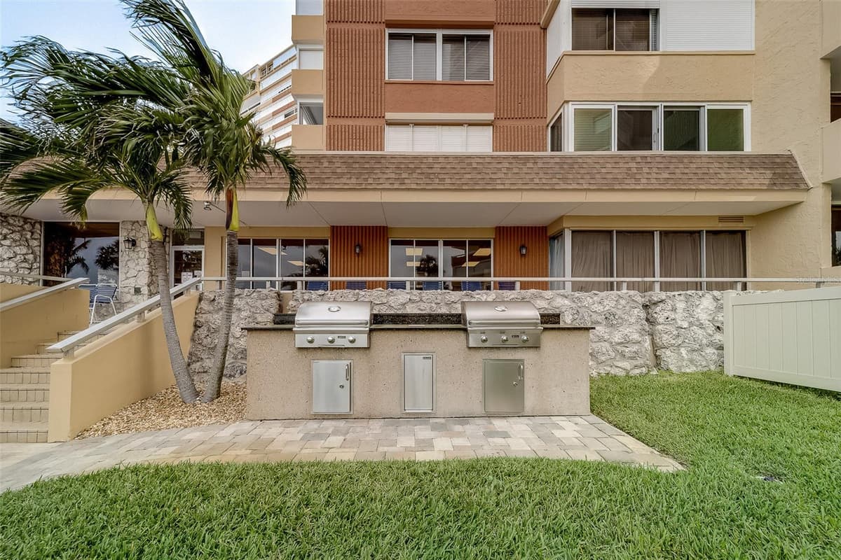 17920 GULF BOULEVARD — photo 35 of 48