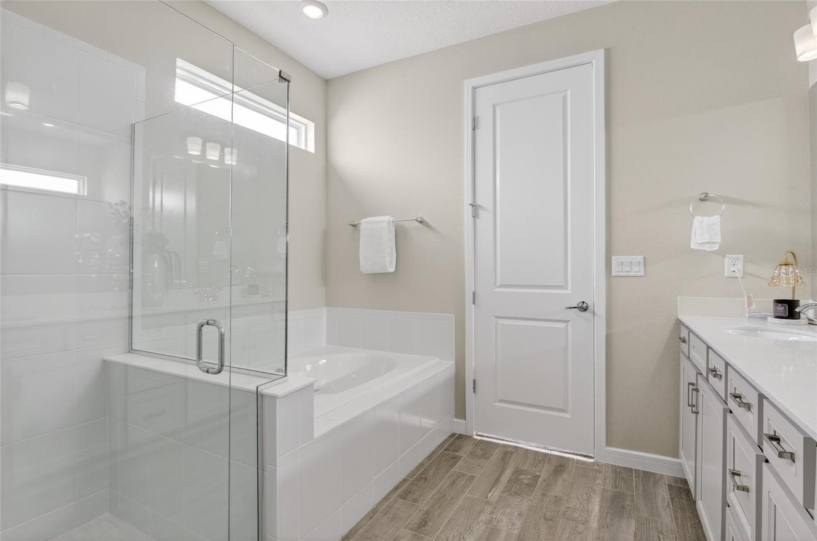 15954 WINDING BLUFF DRIVE — photo 20 of 53