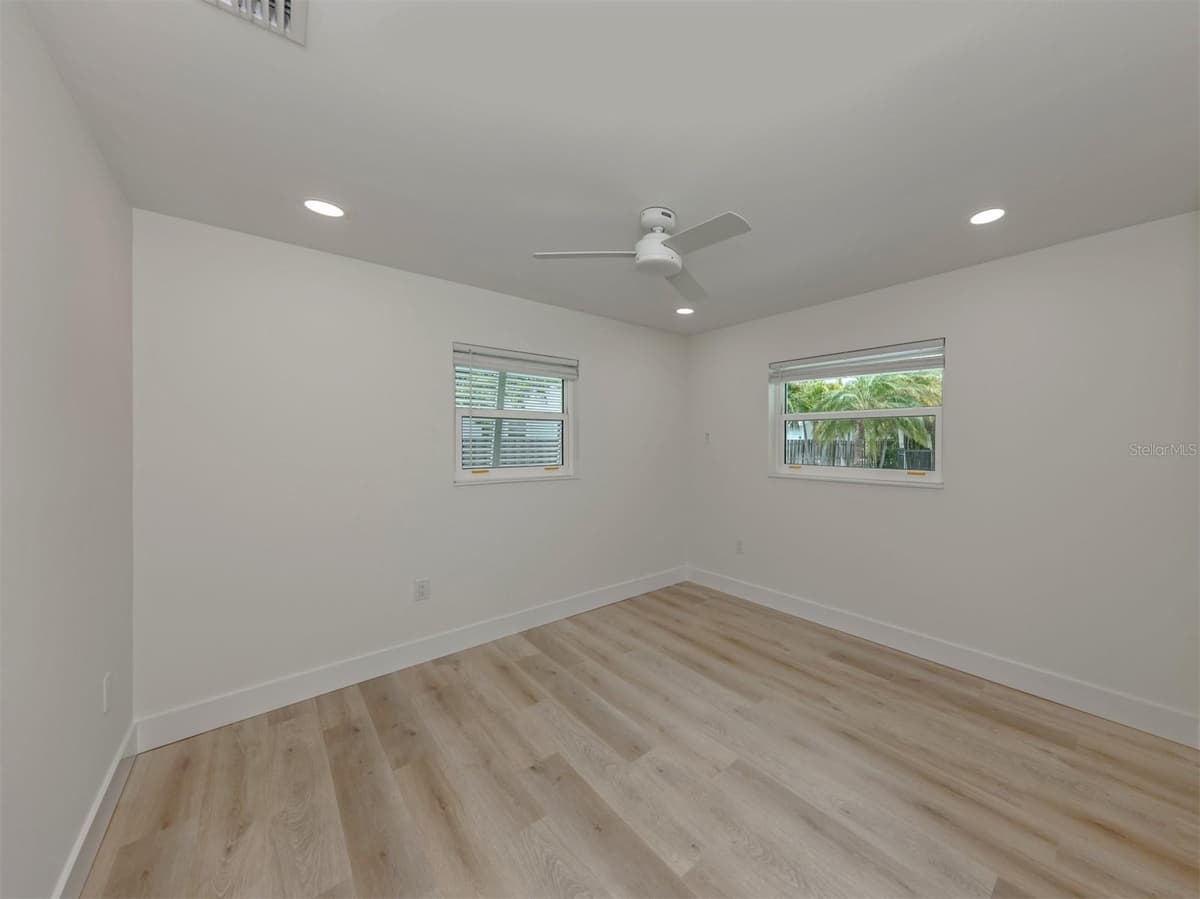 212 SUNRISE DRIVE — photo 12 of 66