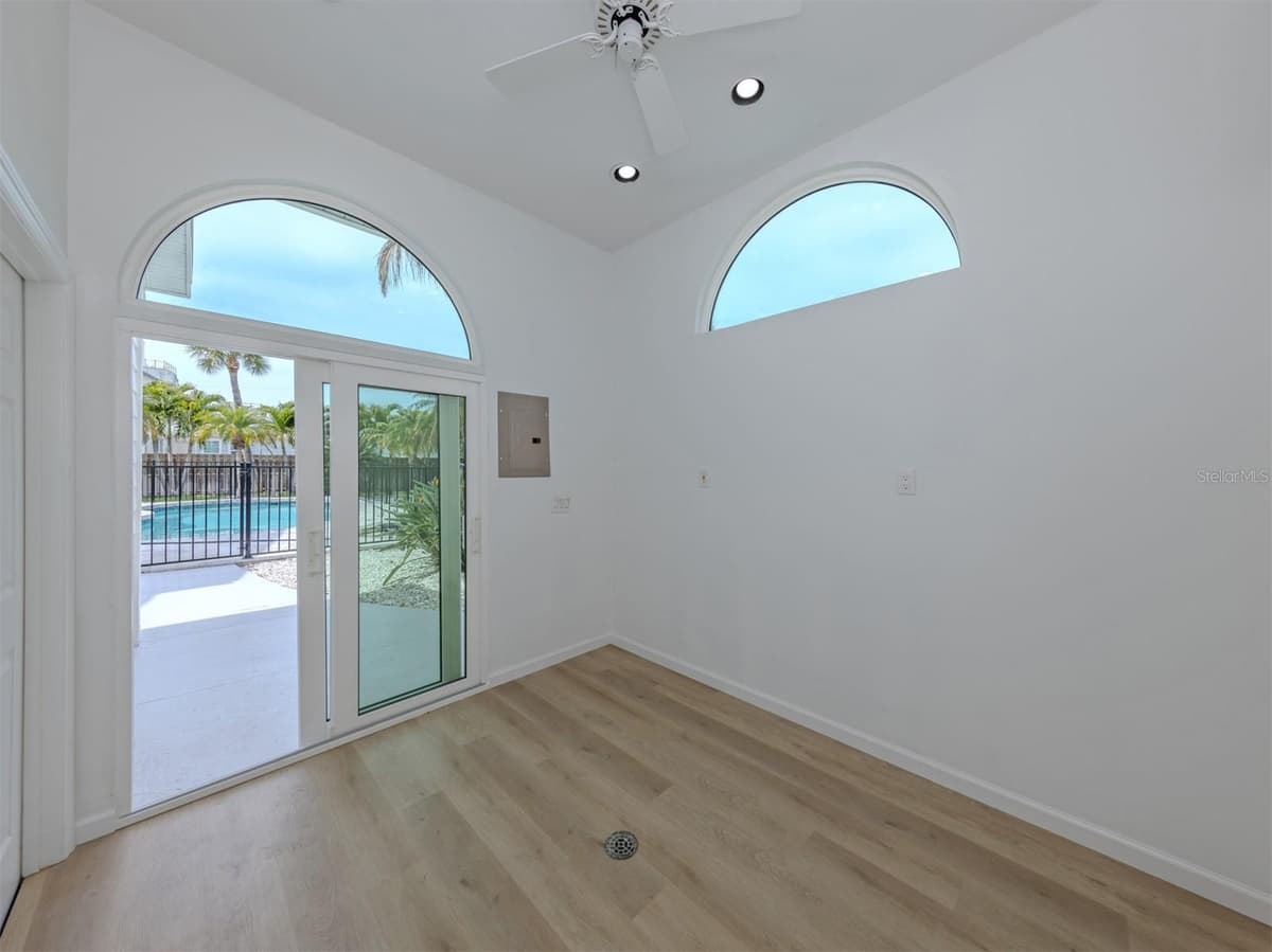 212 SUNRISE DRIVE — photo 17 of 66