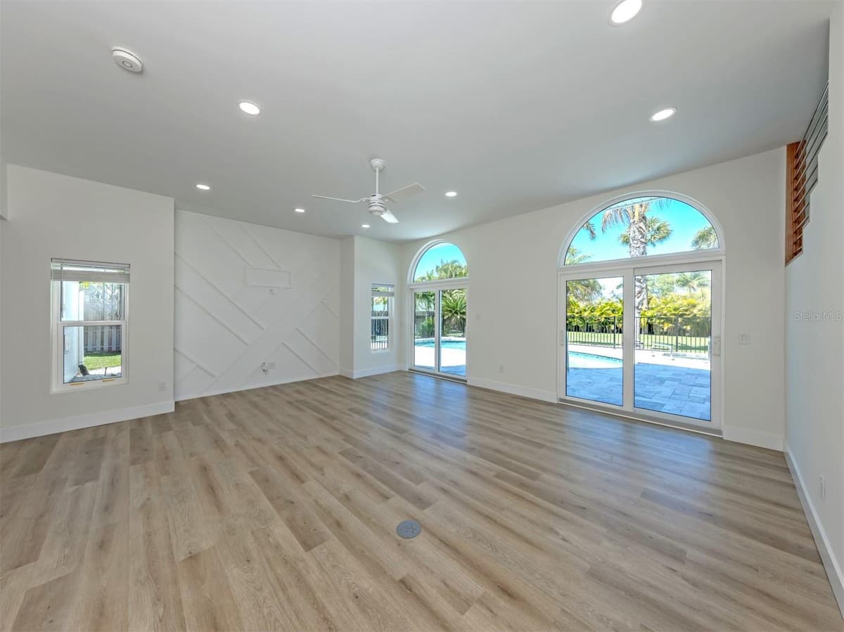 212 SUNRISE DRIVE — photo 33 of 66