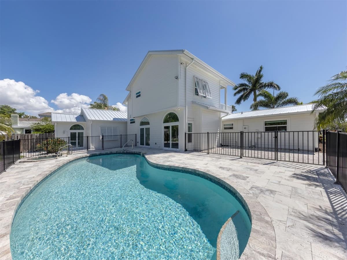 212 SUNRISE DRIVE — photo 15 of 66