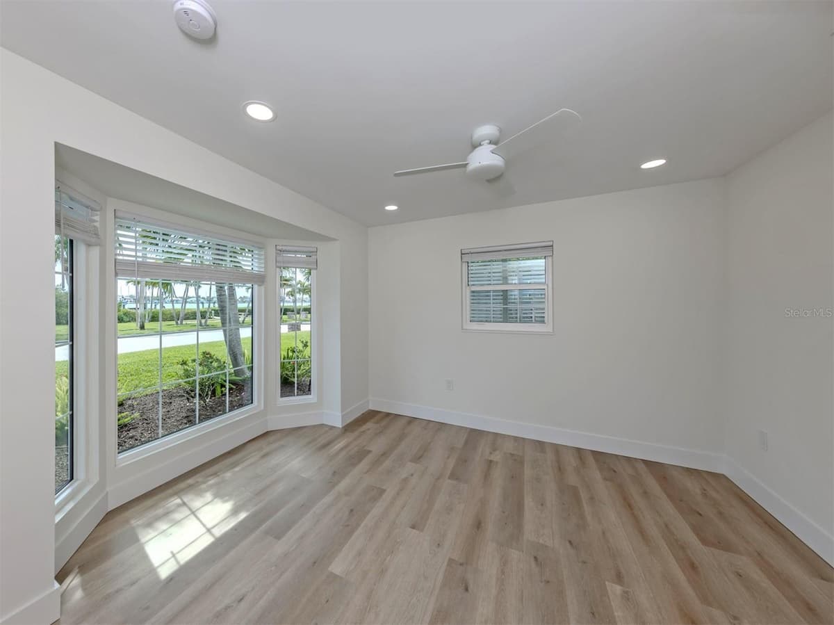 212 SUNRISE DRIVE — photo 11 of 66