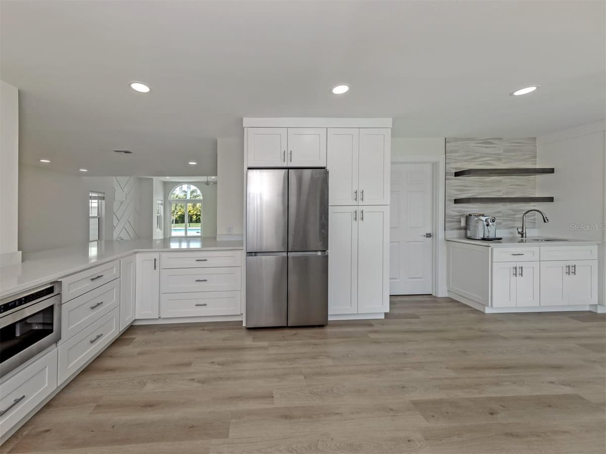 212 SUNRISE DRIVE — photo 4 of 66