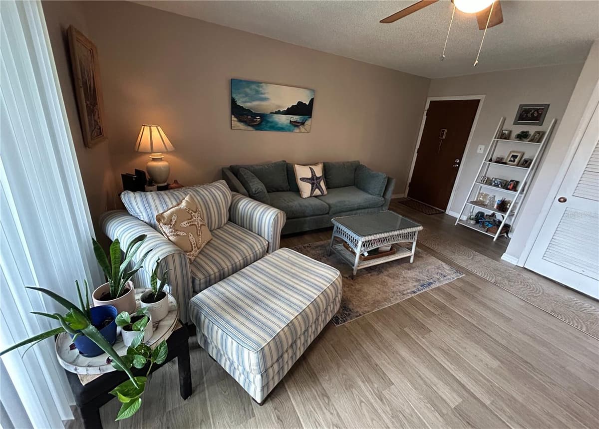 127 SPRINGWOOD CIRCLE — photo 4 of 21