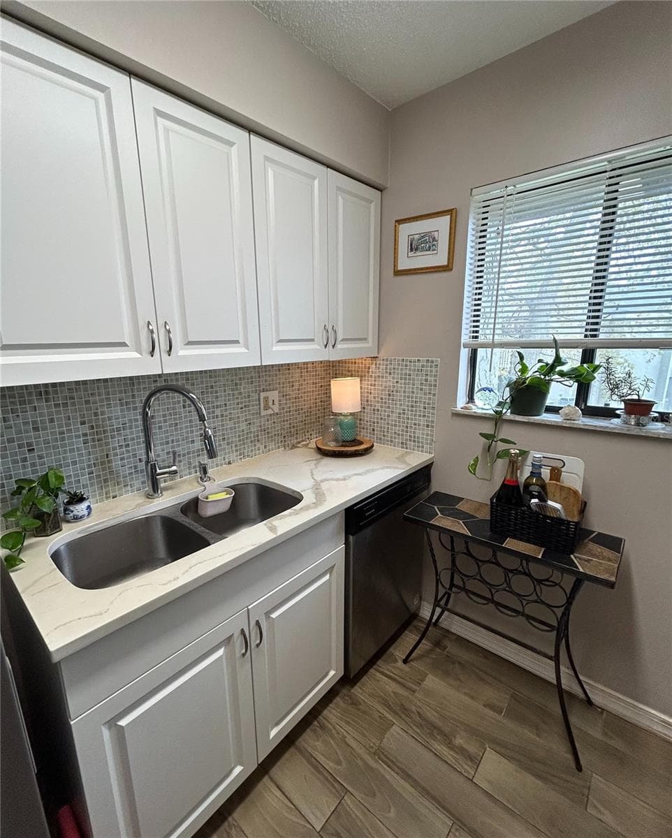 127 SPRINGWOOD CIRCLE — photo 6 of 21