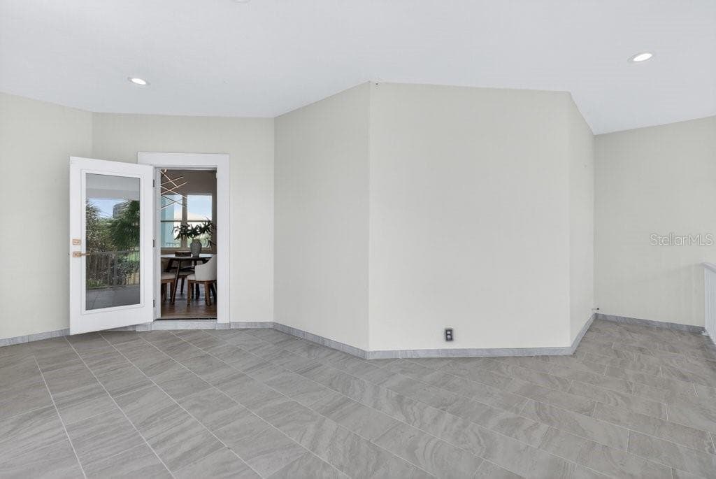 6 RIVIERA PLACE — photo 60 of 94