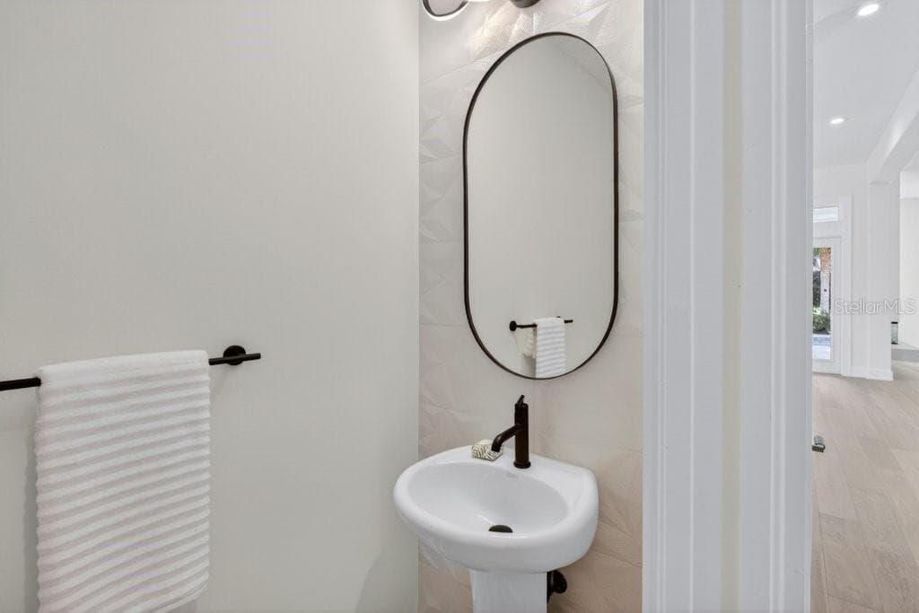 6 RIVIERA PLACE — photo 25 of 94