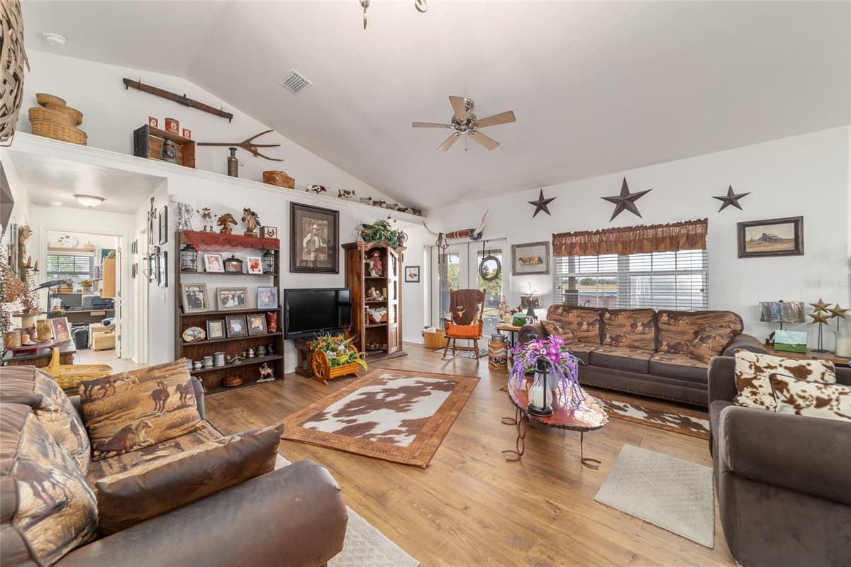 19355 25TH PLACE — photo 43 of 77