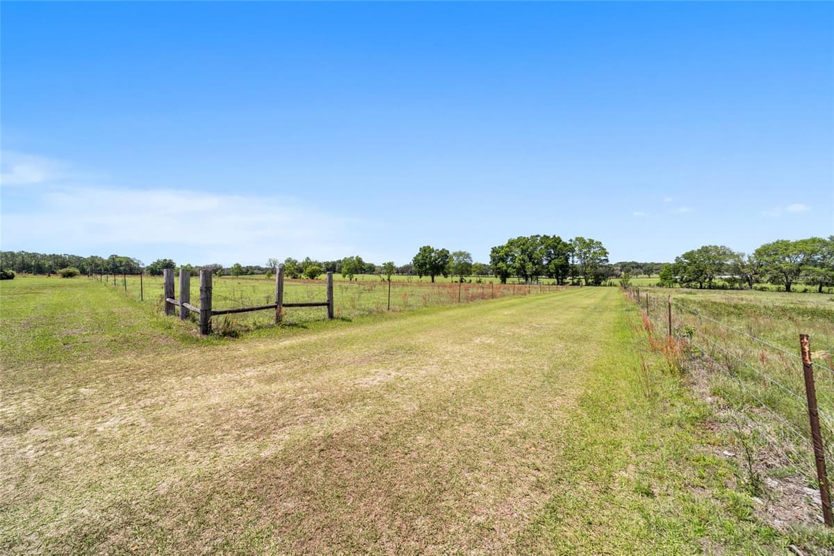 19355 25TH PLACE — photo 12 of 77