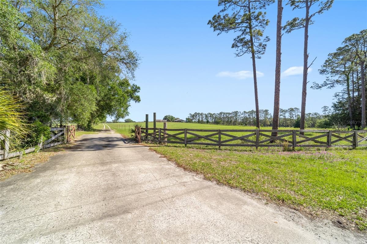 19355 25TH PLACE — photo 34 of 77