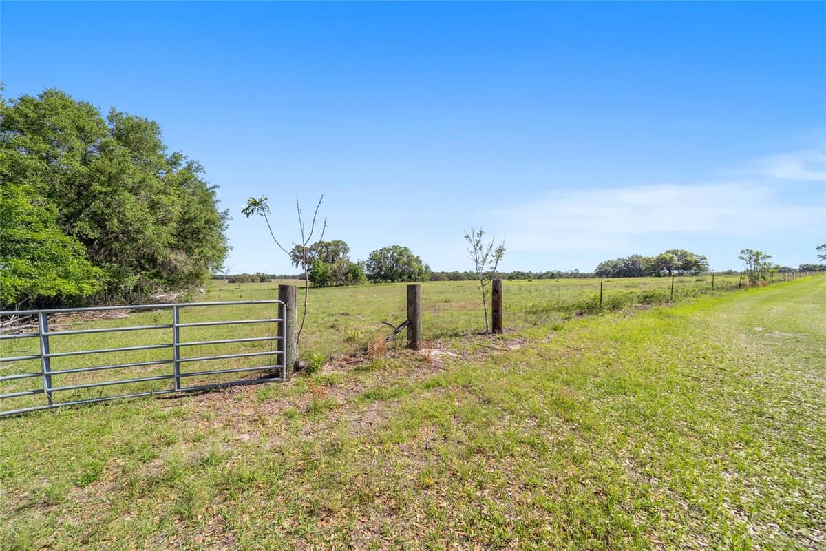 19355 25TH PLACE — photo 15 of 77