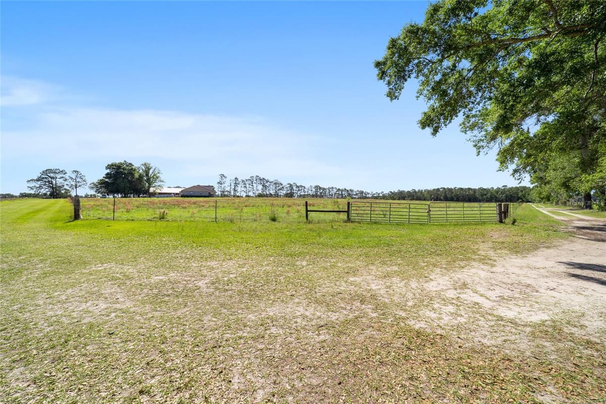 19355 25TH PLACE — photo 14 of 77
