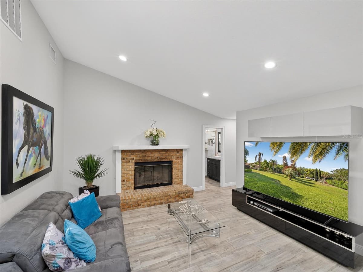 1184 LAURA STREET — photo 31 of 100