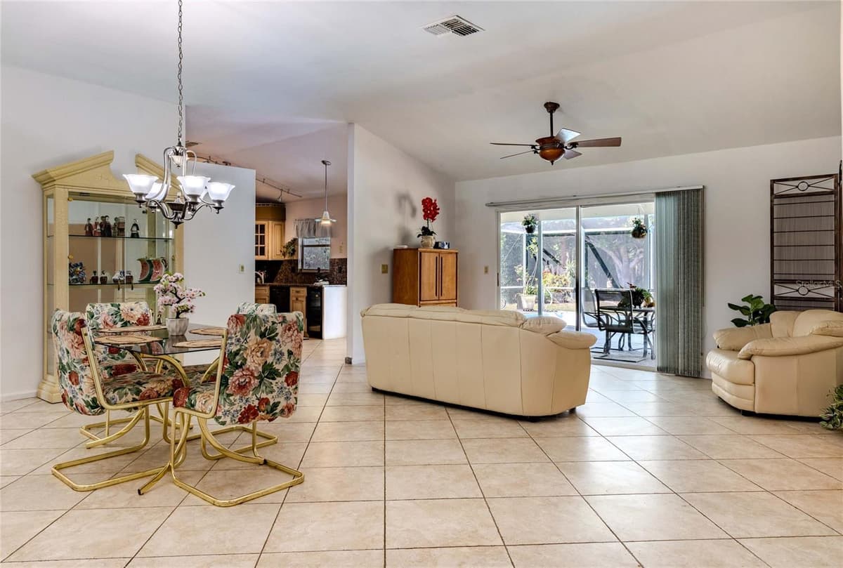 22614 FOUNTAIN LAKES BOULEVARD — photo 4 of 27