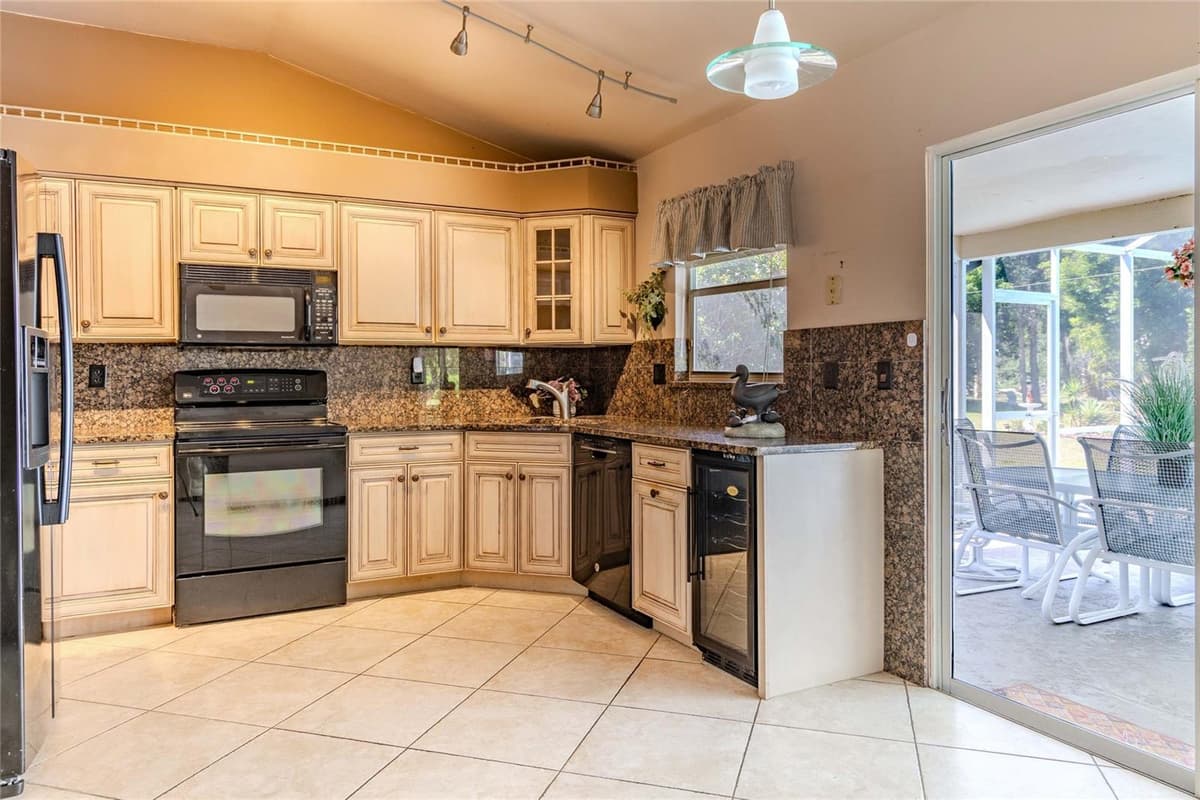 22614 FOUNTAIN LAKES BOULEVARD — photo 9 of 27