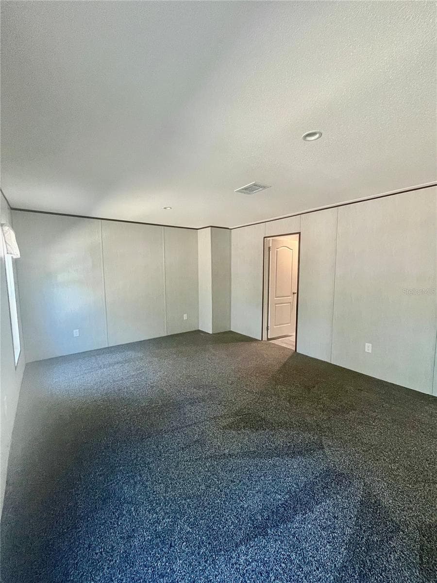 400 HOLLY AVENUE — photo 13 of 22