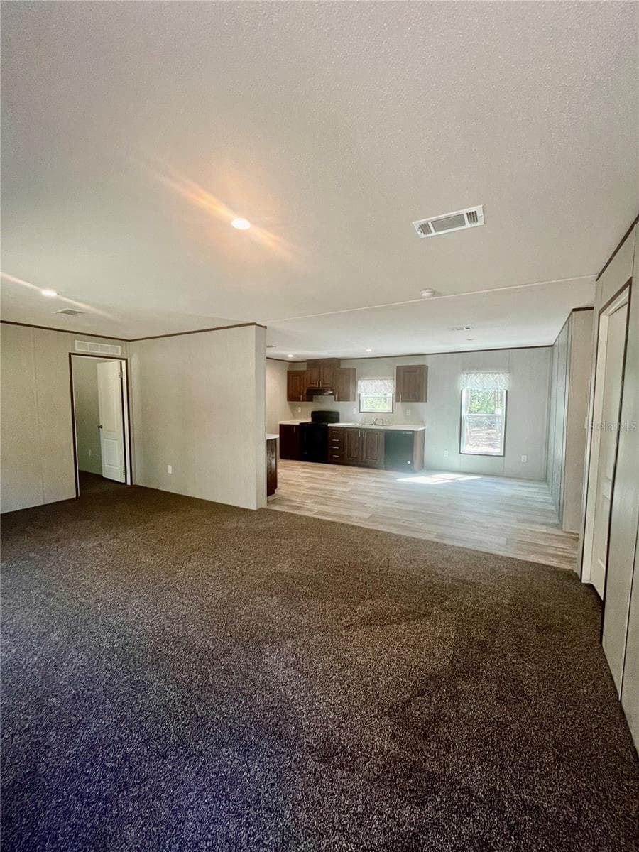 400 HOLLY AVENUE — photo 5 of 22