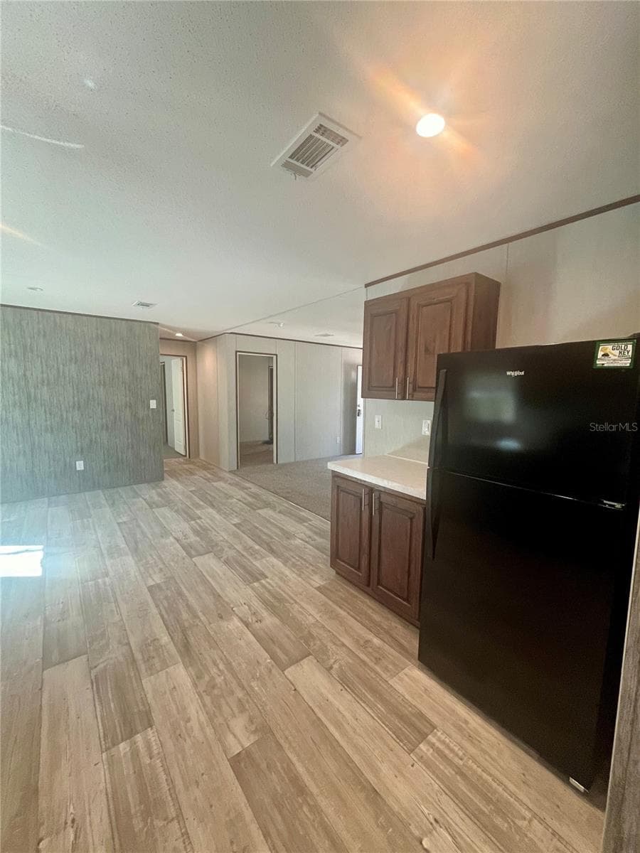 400 HOLLY AVENUE — photo 11 of 22