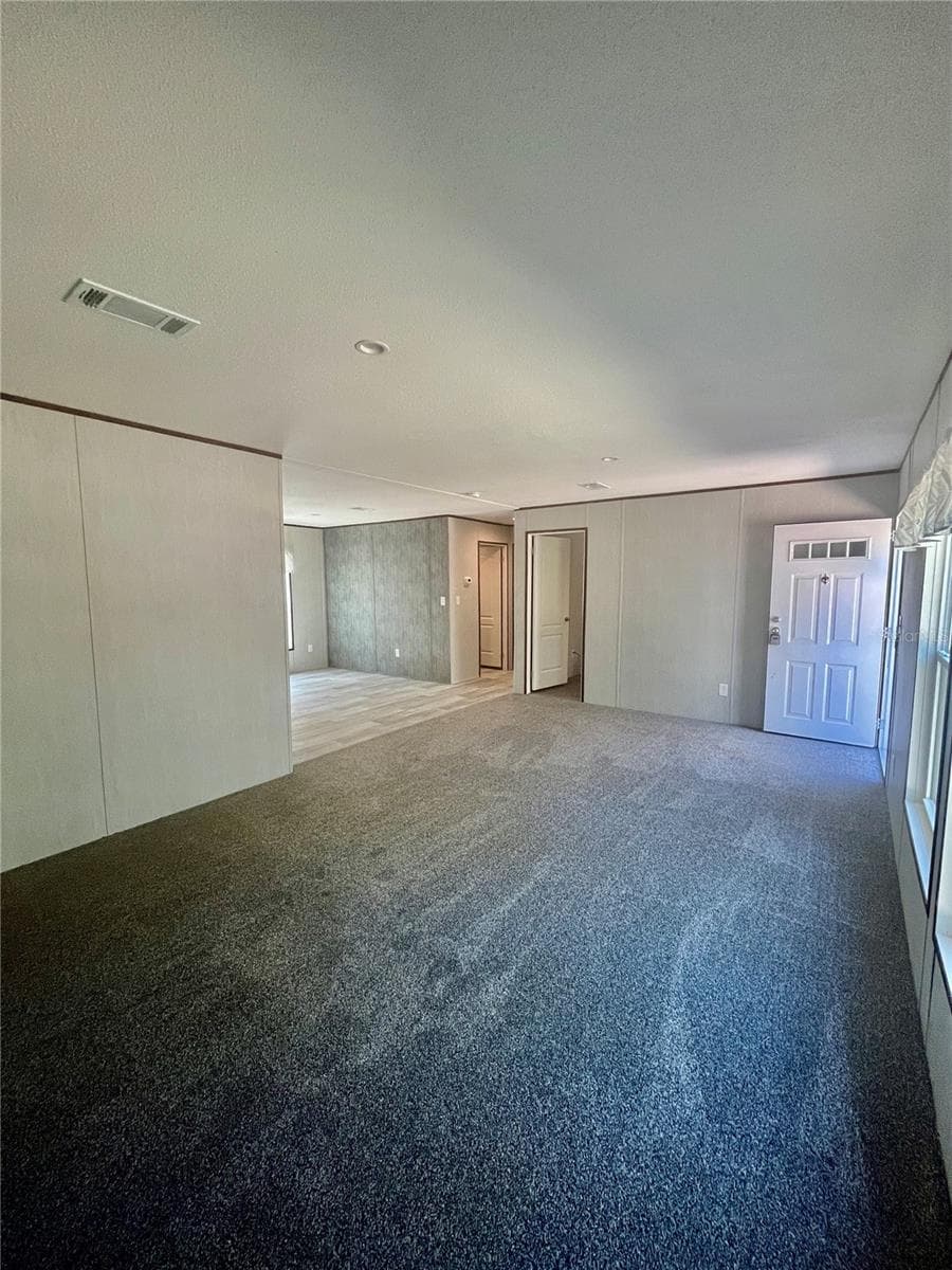 400 HOLLY AVENUE — photo 6 of 22