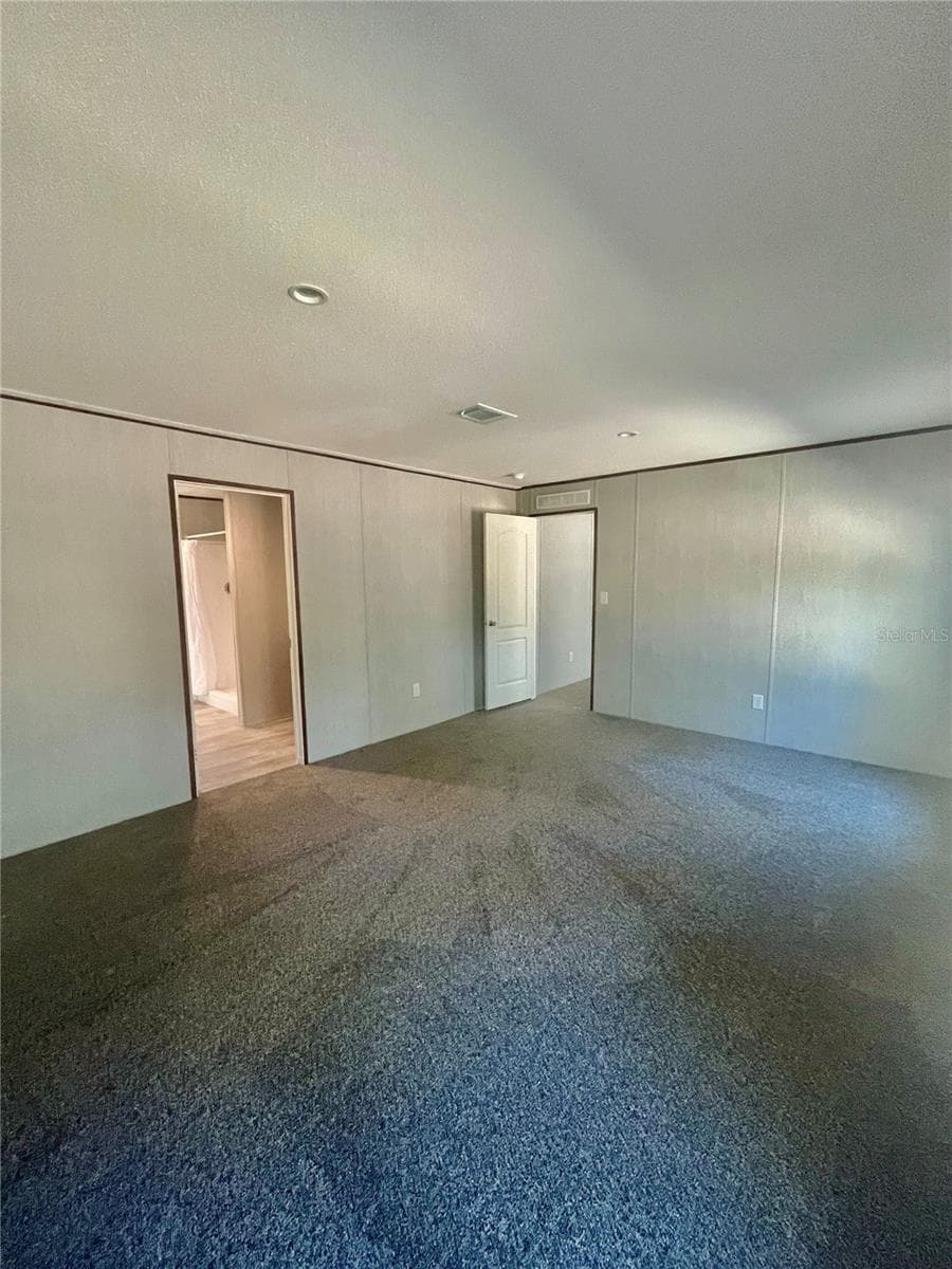 400 HOLLY AVENUE — photo 14 of 22