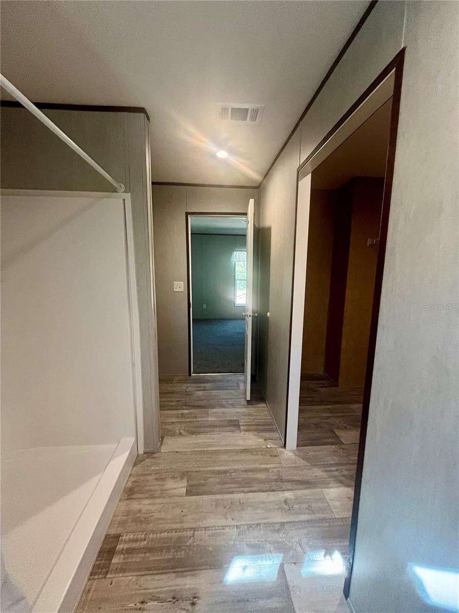 400 HOLLY AVENUE — photo 17 of 22