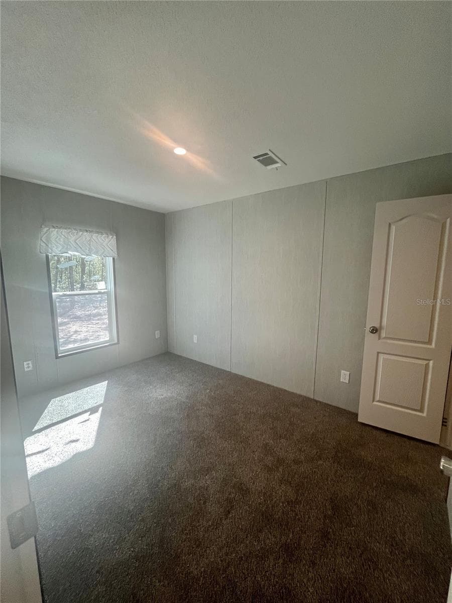 400 HOLLY AVENUE — photo 21 of 22