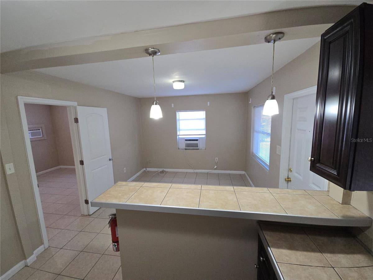953 6TH STREET — photo 3 of 12