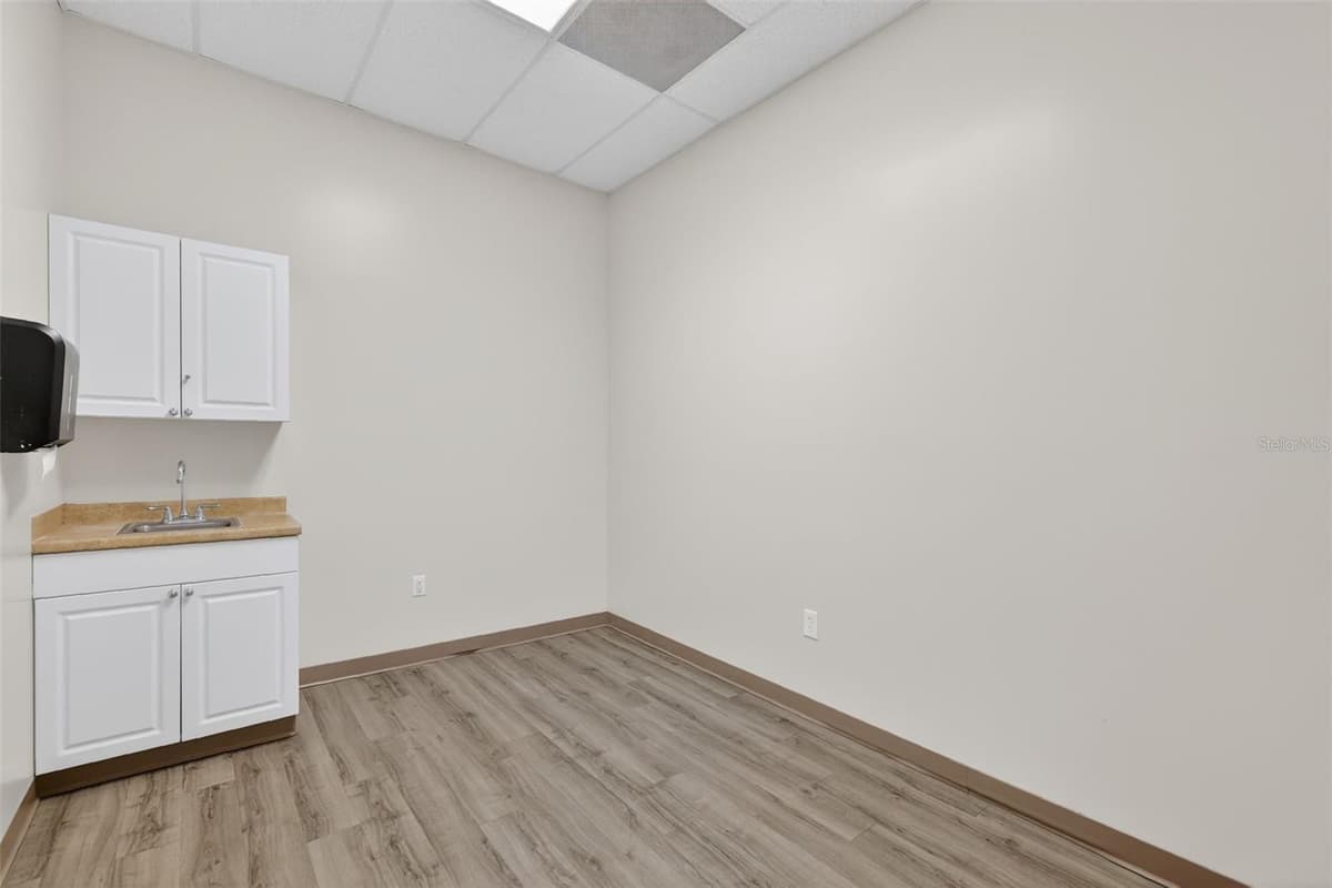 841 OAKLEY SEAVER DRIVE — photo 10 of 34