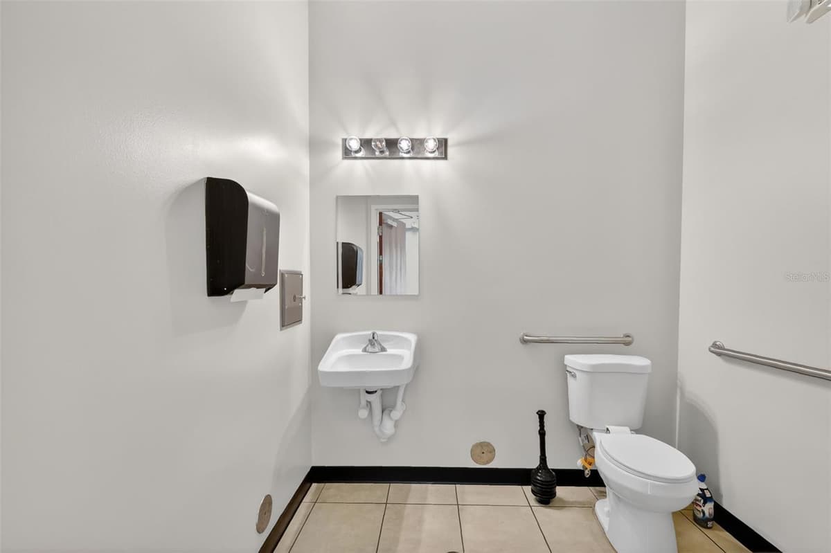 841 OAKLEY SEAVER DRIVE — photo 4 of 34
