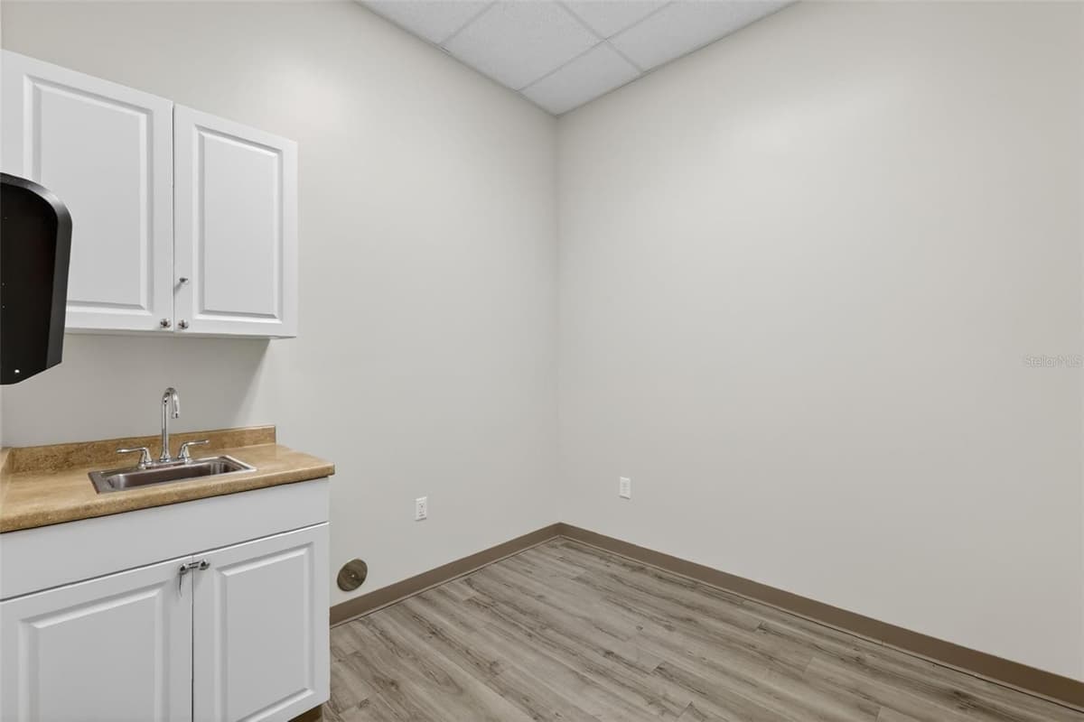 841 OAKLEY SEAVER DRIVE — photo 8 of 34
