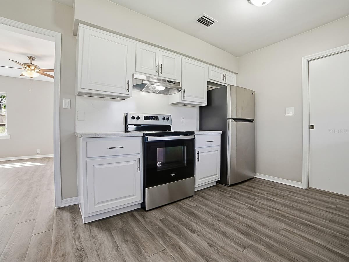 5 OAK STREET — photo 8 of 29