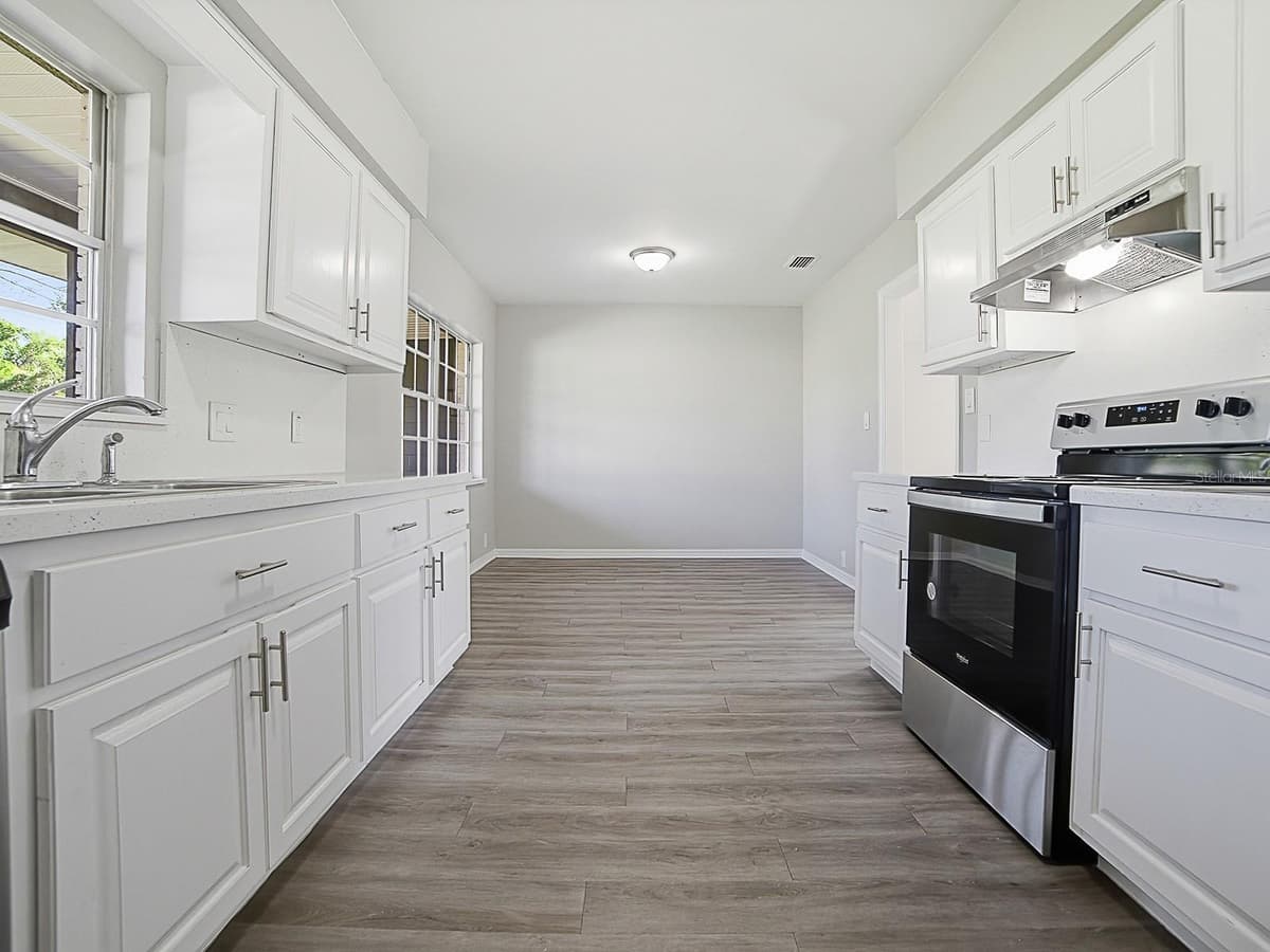 5 OAK STREET — photo 7 of 29