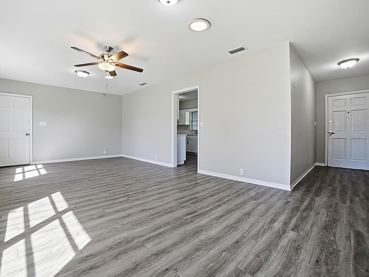 5 OAK STREET — photo 3 of 29