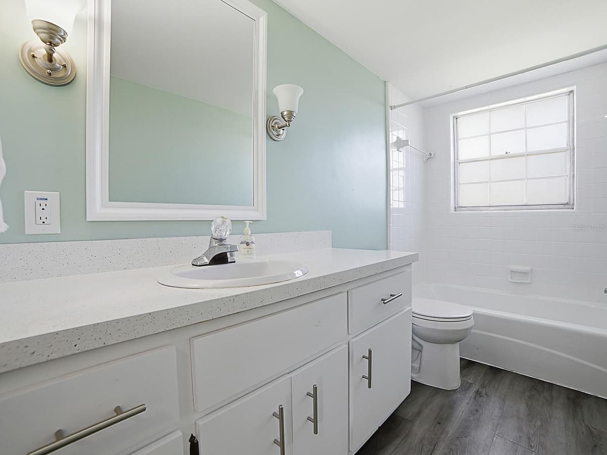 5 OAK STREET — photo 12 of 29