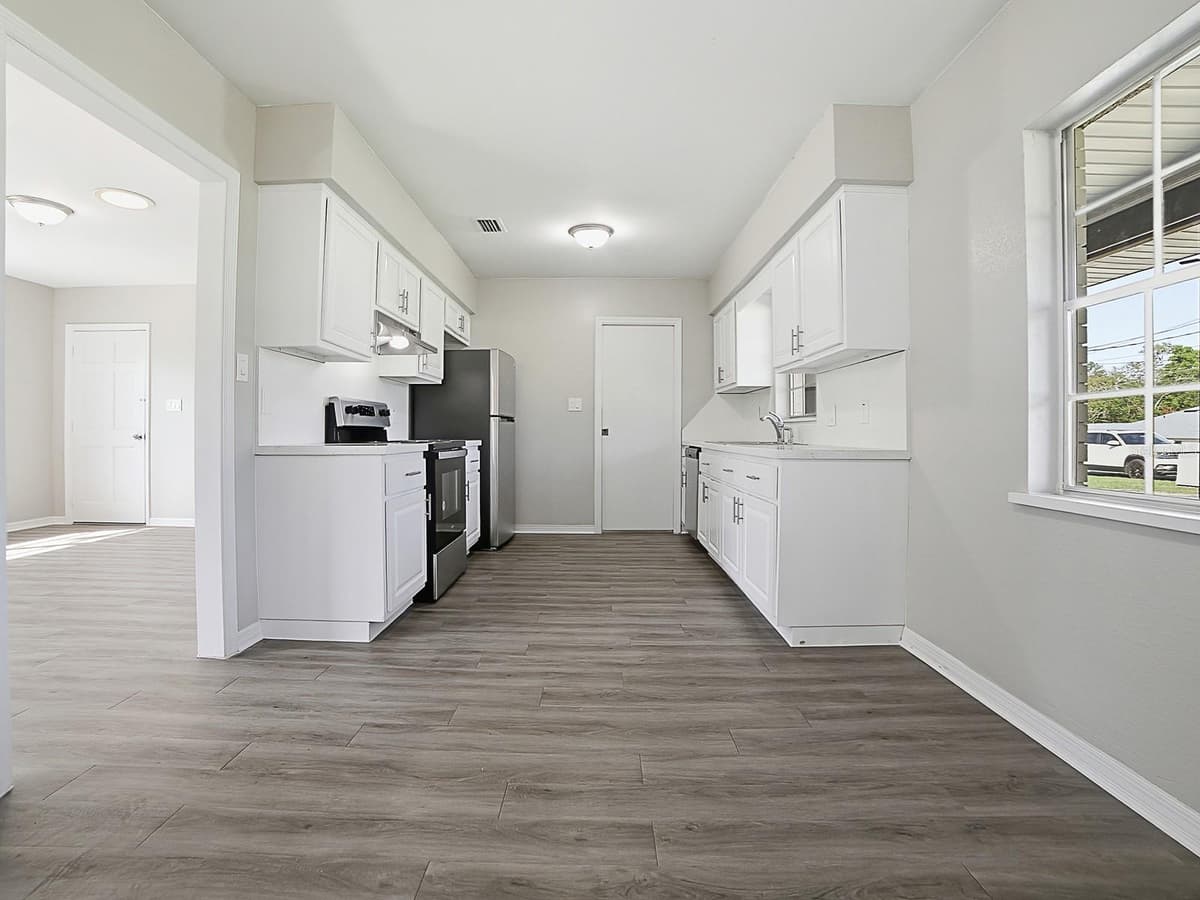5 OAK STREET — photo 10 of 29