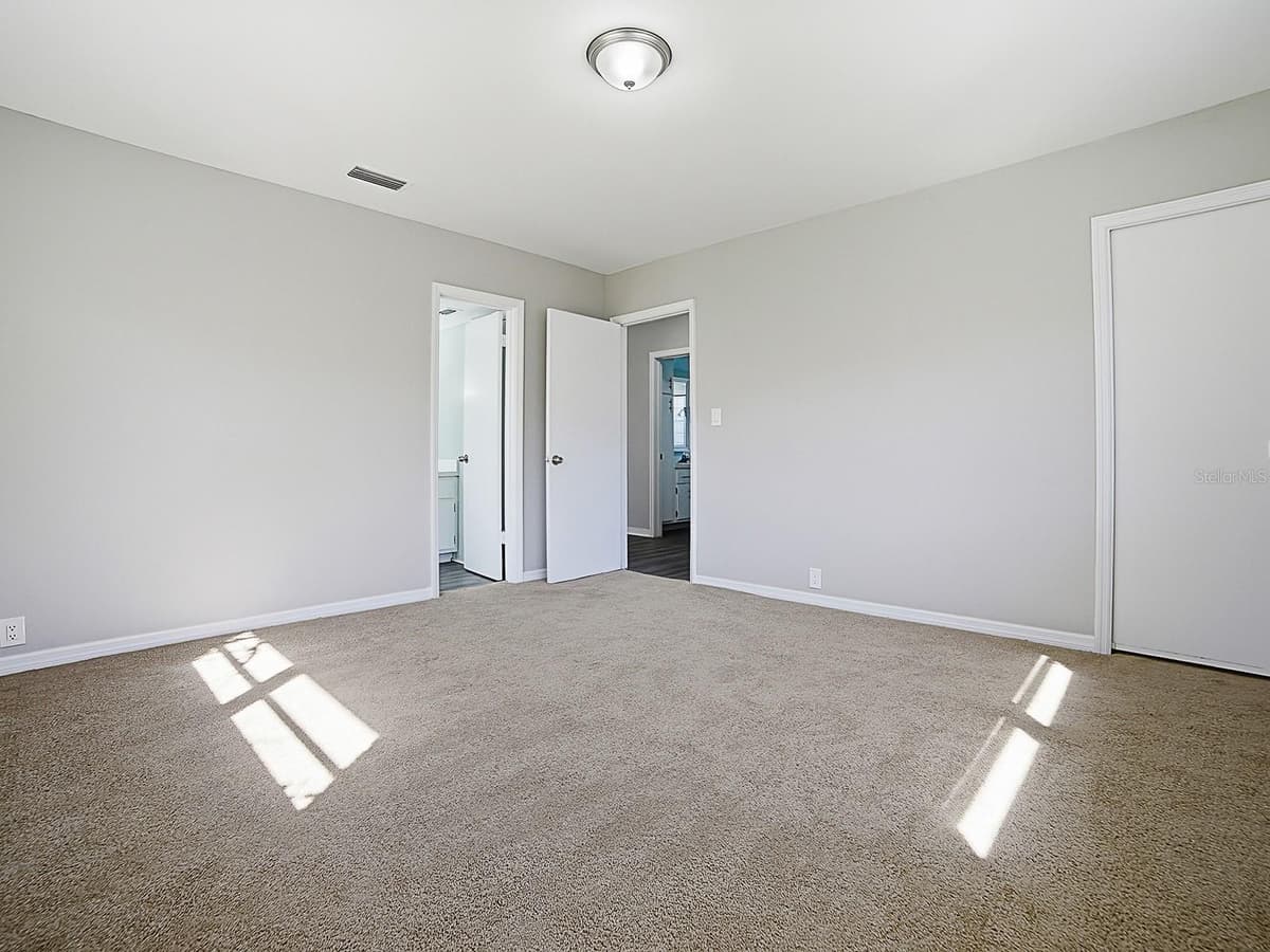 5 OAK STREET — photo 17 of 29