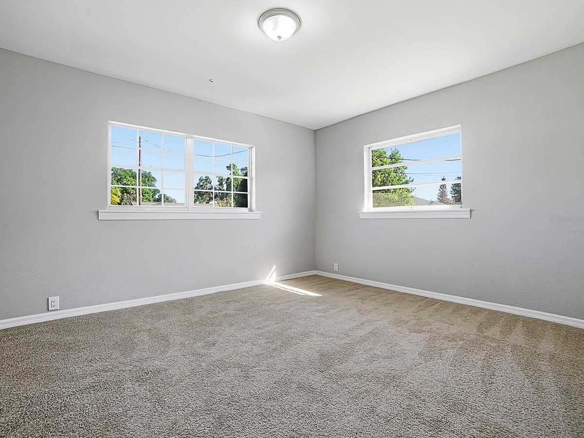 5 OAK STREET — photo 13 of 29