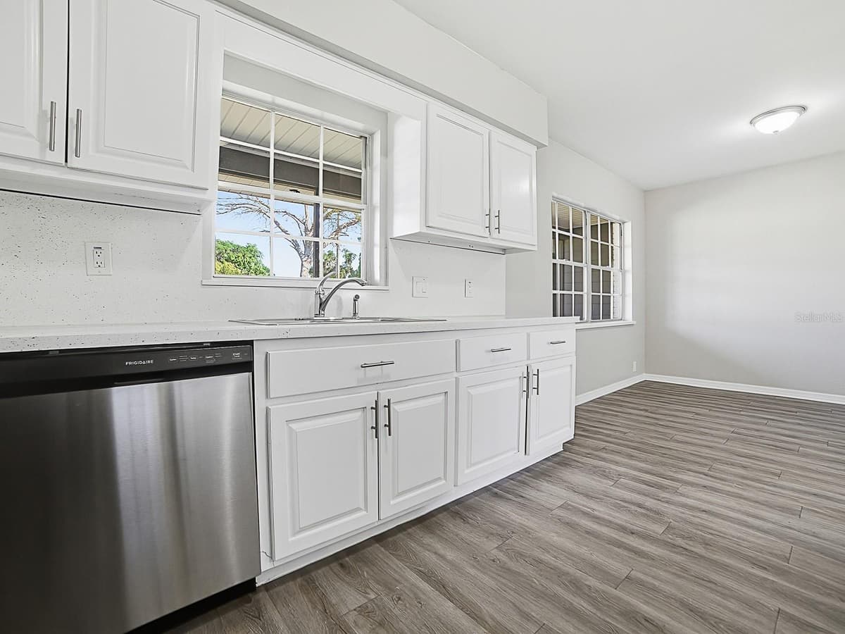 5 OAK STREET — photo 9 of 29