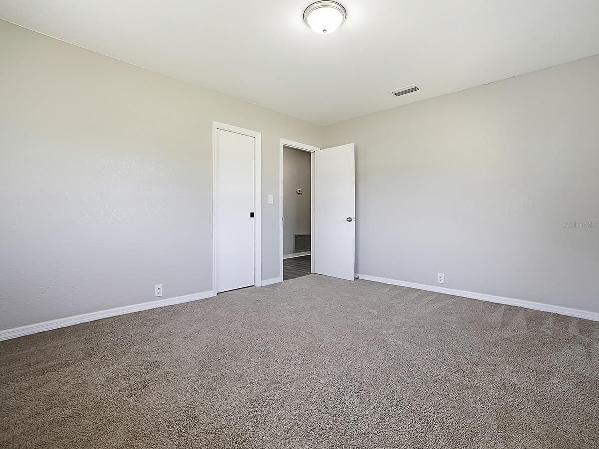 5 OAK STREET — photo 14 of 29