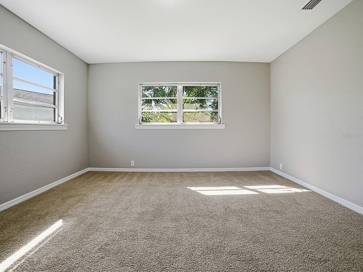5 OAK STREET — photo 16 of 29