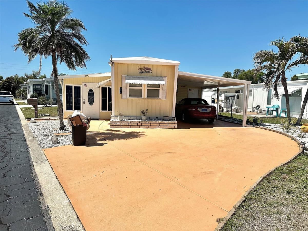 8300 SEMINOLE BOULEVARD — photo 2 of 16