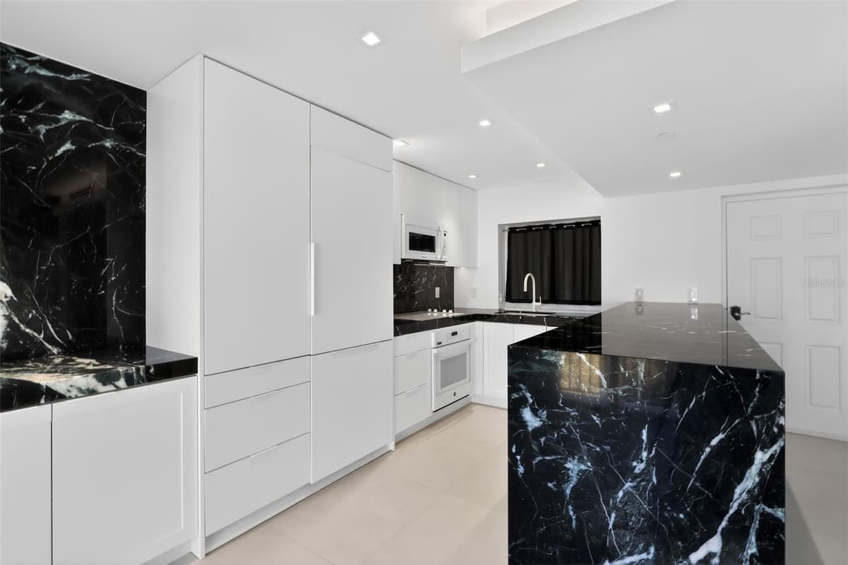120 JEFFERSON AVENUE — photo 8 of 30