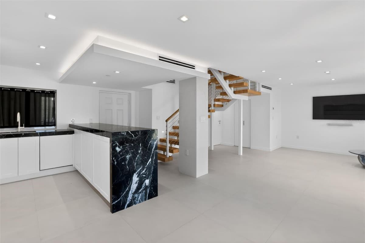 120 JEFFERSON AVENUE — photo 10 of 30