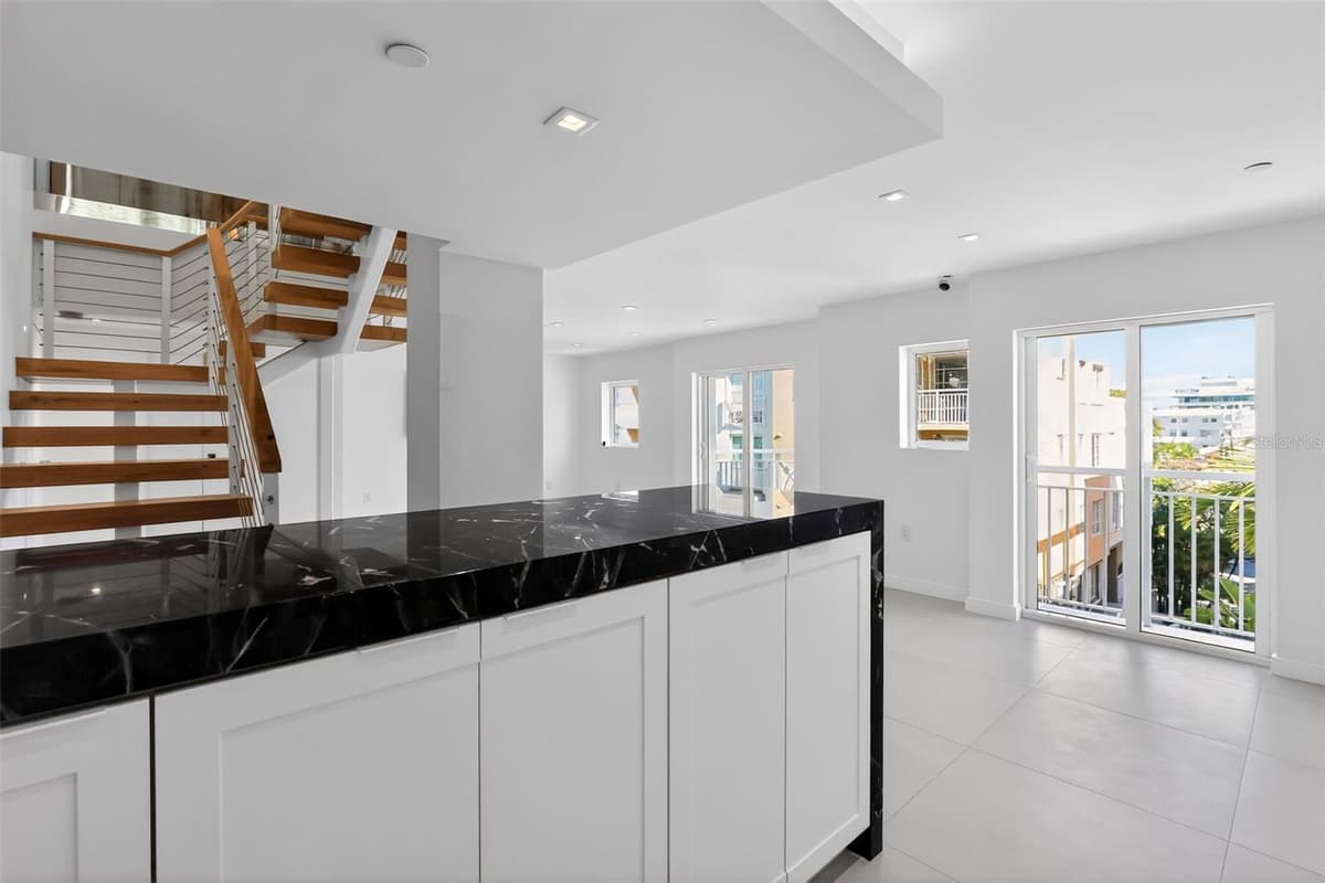 120 JEFFERSON AVENUE — photo 9 of 30