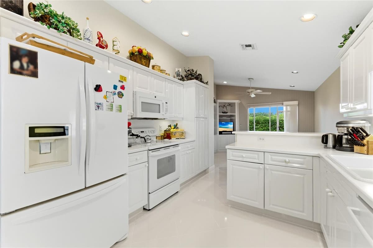 7548 CAPRIO DRIVE — photo 8 of 36